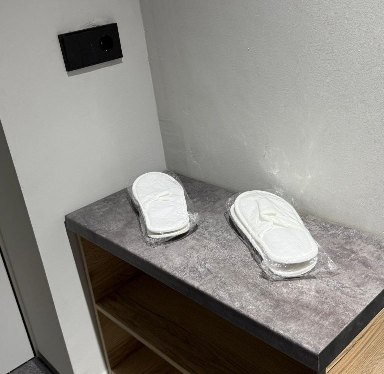 2c56a4c6-e1a6-4fc8-8a8b-132e2bdbb10c